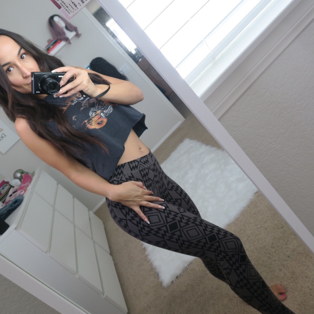 BLACK AND GREY PRINTED LEGGINGS
